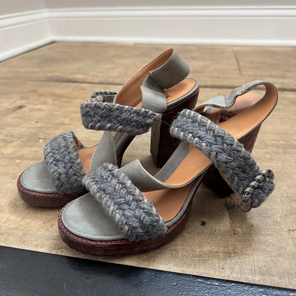 John Fluevog blue gray Strappy Sandals sz 7.5
